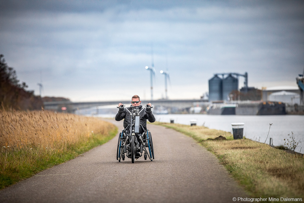 Sven genießt es sehr, jeden Tag sein Neodrives anzudocken und einige Kilomater mit seinem Handbike zurückzulegen.